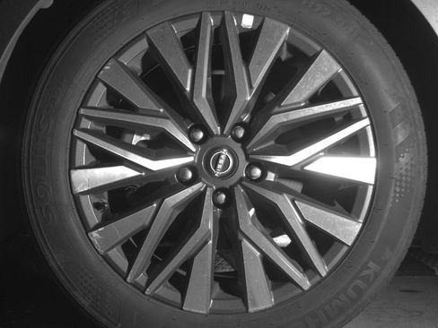 Used 2025 Nissan Altima 2.5 SV FWD image 12