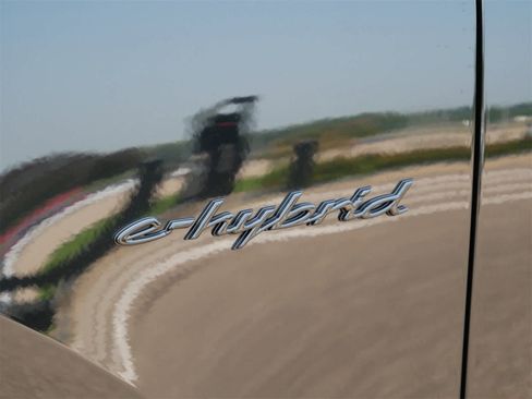 New 2025 Porsche Cayenne Turbo image 8