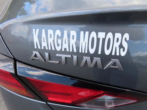 Used 2025 Nissan Altima 2.5 SV FWD image 14