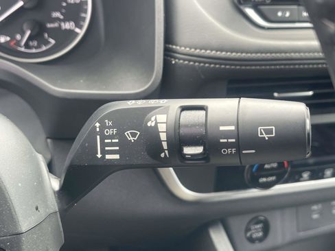 Used 2025 Nissan Rogue SV FWD image 22