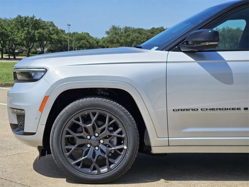 New 2025 Jeep Grand Cherokee L Summit w/ Obsidian Package image 9