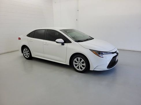 Used 2023 Toyota Corolla LE FWD image 4