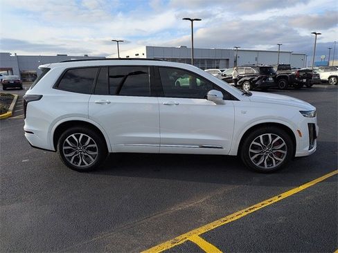 Used 2024 Cadillac XT6 Sport w/ Technology Package image 7