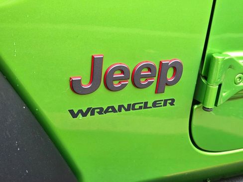 Used 2019 Jeep Wrangler Rubicon w/ Steel Bumper Group AWD/4WD image 11