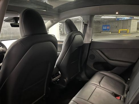Used 2024 Tesla Model Y Long Range AWD/4WD image 18