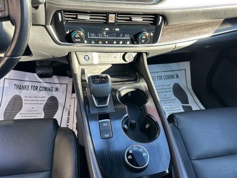 Used 2021 Nissan Rogue SL w/ Premium Package image 17