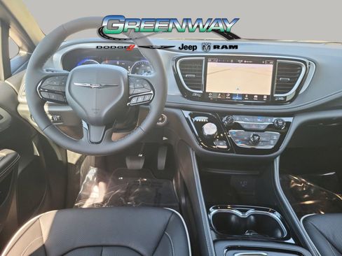 New 2026 Chrysler Pacifica Limited image 13