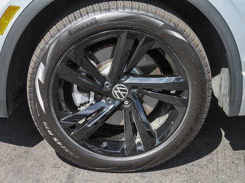 Used 2023 Volkswagen Tiguan SE R-Line image 12
