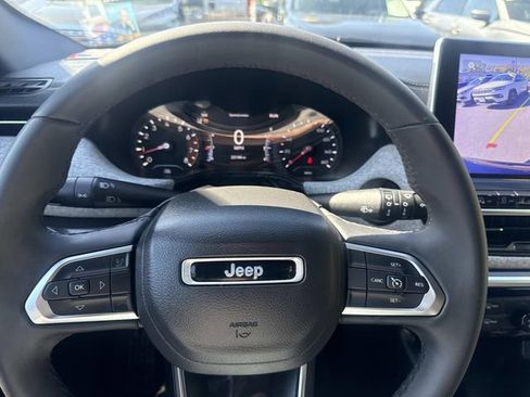 Used 2024 Jeep Compass Latitude image 29