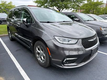 Used 2023 Chrysler Pacifica Limited