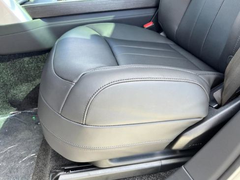 New 2025 Land Rover Range Rover SE image 29