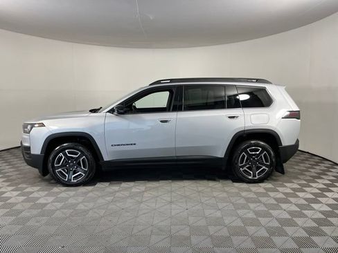 Used 2026 Jeep Cherokee Laredo AWD/4WD image 4