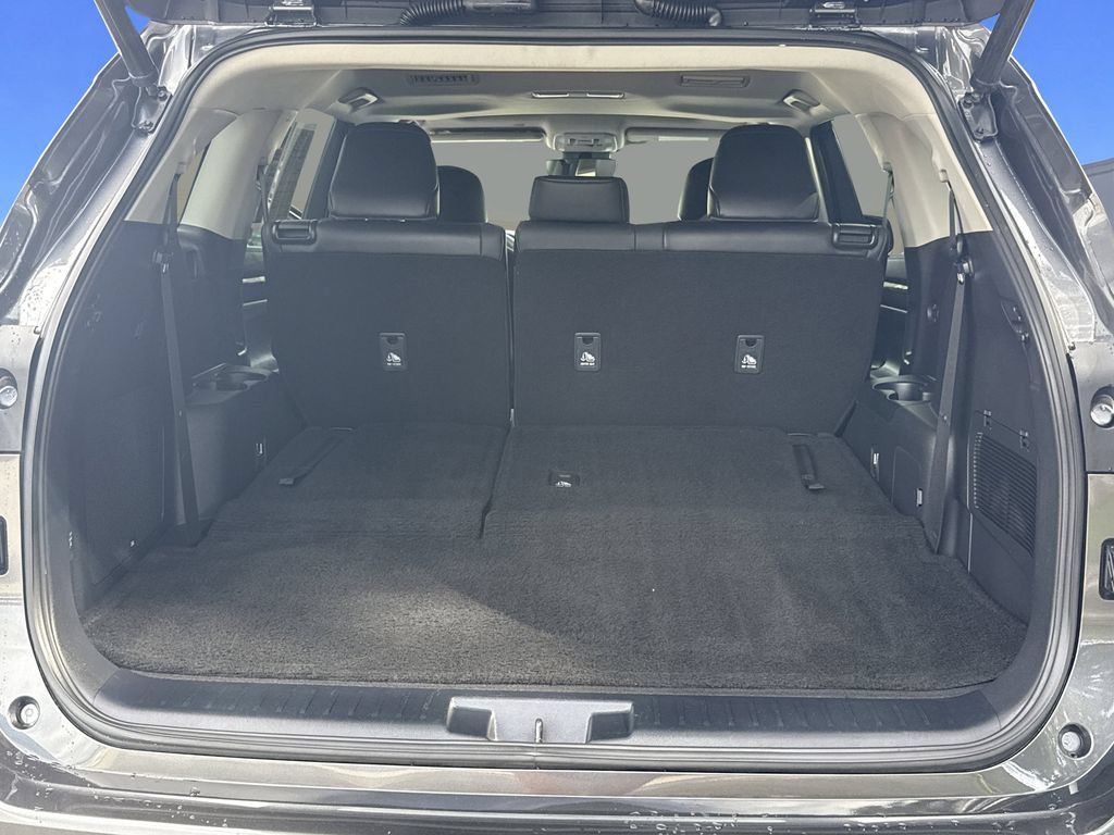 Used 2021 Toyota Highlander Limited FWD image 32