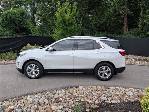 Used 2019 Chevrolet Equinox LT FWD image 2