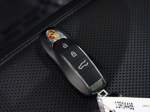 Used 2025 Porsche Macan image 34