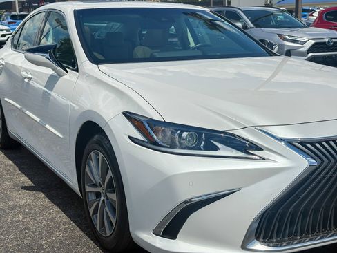 Used 2021 Lexus ES 350 w/ Premium Package FWD image 3