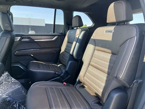 New 2026 GMC Acadia Denali Ultimate AWD/4WD image 12