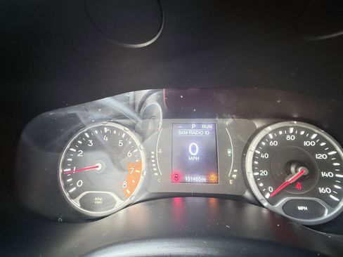 Used 2017 Jeep Renegade Limited image 12