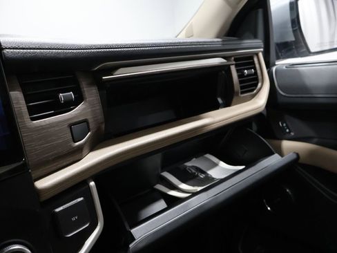 Used 2023 Ford Expedition Limited image 29