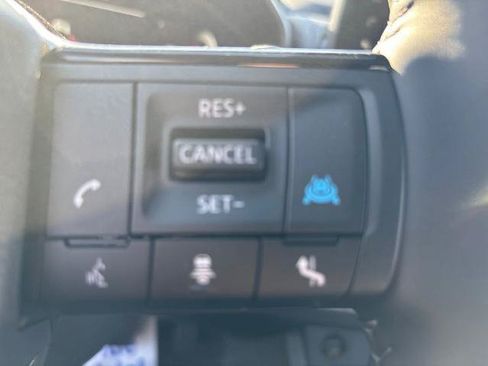 Certified 2025 Nissan Rogue SL w/ Tech Package FWD image 9
