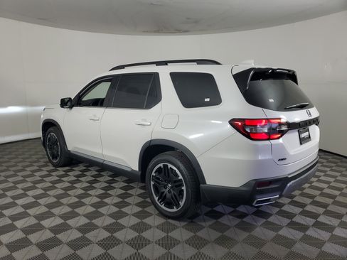 New 2026 Honda Pilot Touring image 6