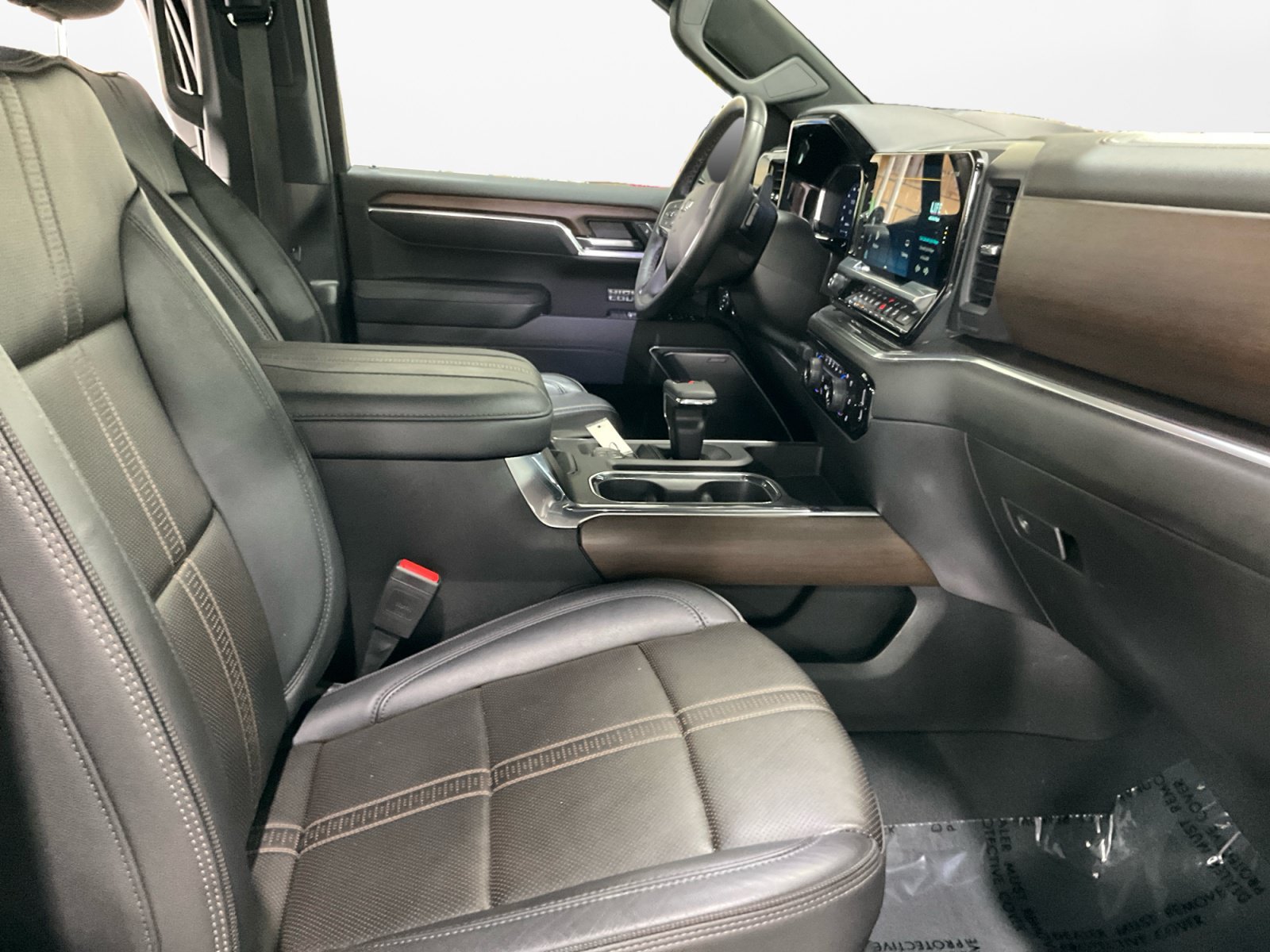 Used 2025 Chevrolet Silverado 1500 High Country w/ Midnight Edition AWD/4WD image 17