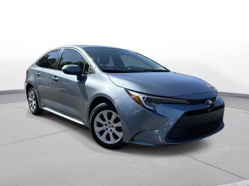 Certified 2025 Toyota Corolla LE image 4