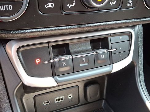 Used 2024 GMC Terrain SLE w/ Driver Convenience Package FWD image 12