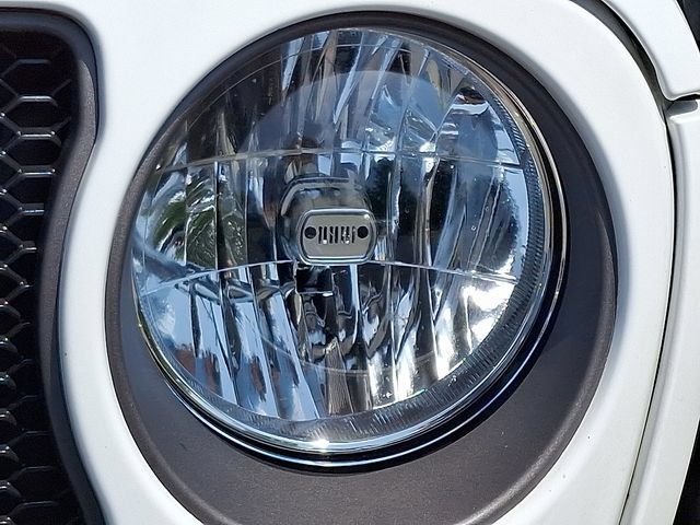 Used 2022 Jeep Wrangler Unlimited Rubicon AWD/4WD image 9
