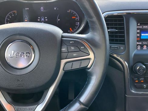 Used 2018 Jeep Grand Cherokee Laredo AWD/4WD image 24