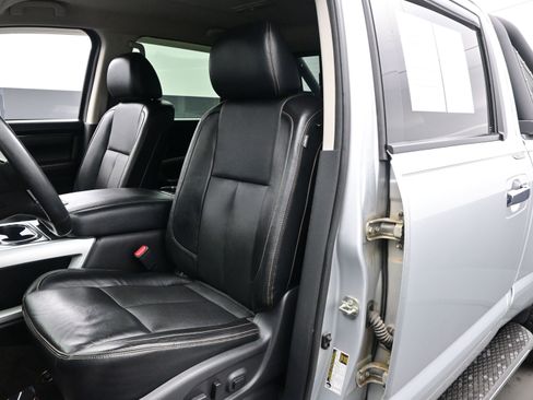 Used 2016 Nissan Titan SL image 12