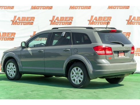Used 2019 Dodge Journey SE FWD image 18