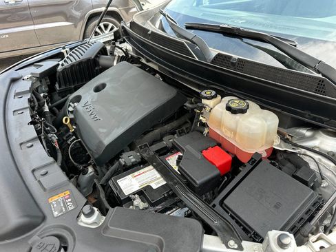 Used 2019 Buick Enclave Essence image 25