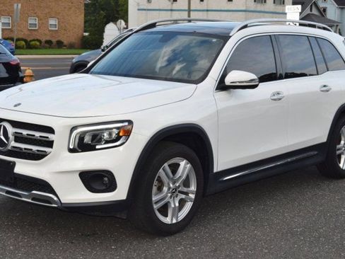 Used 2020 Mercedes-Benz GLB 250 4MATIC w/ Premium Package image 4