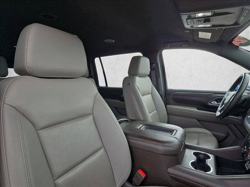 Used 2024 Chevrolet Suburban LT RWD image 19
