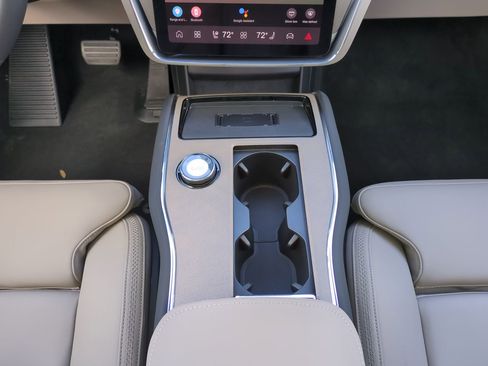 New 2025 Volvo EX90 Ultra image 17