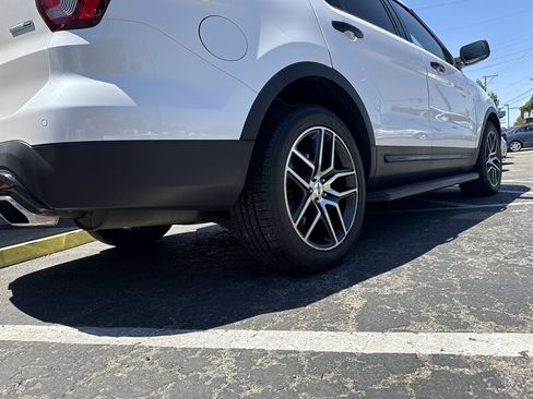 Used 2017 Ford Explorer Sport w/ Equipment Group 401A AWD/4WD image 23