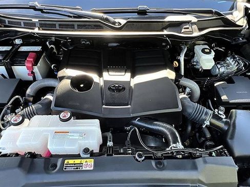 Used 2025 Toyota Tundra SR5 AWD/4WD image 38