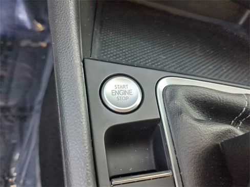 Certified 2023 Volkswagen Jetta SE w/ Panoramic Sunroof Package image 30