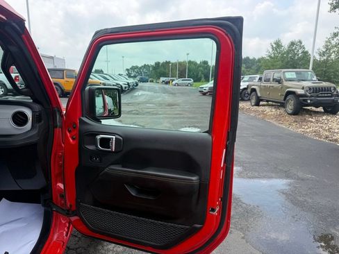 Used 2025 Jeep Wrangler Unlimited Sahara w/ Safety Group AWD/4WD image 55