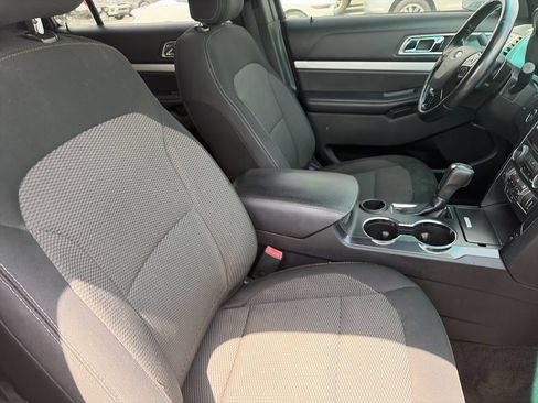 Used 2016 Ford Explorer XLT w/ Equipment Group 201A FWD image 32