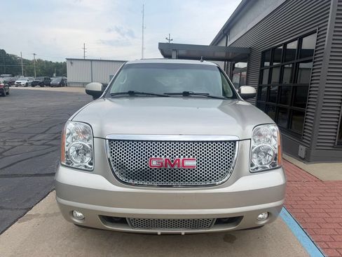Used 2014 GMC Yukon XL SLT AWD/4WD image 2