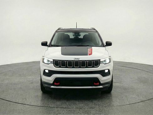 Used 2025 Jeep Compass Trailhawk image 1
