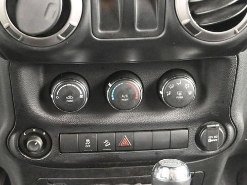 Used 2015 Jeep Wrangler Sport w/ Quick Order Package 24S AWD/4WD image 22