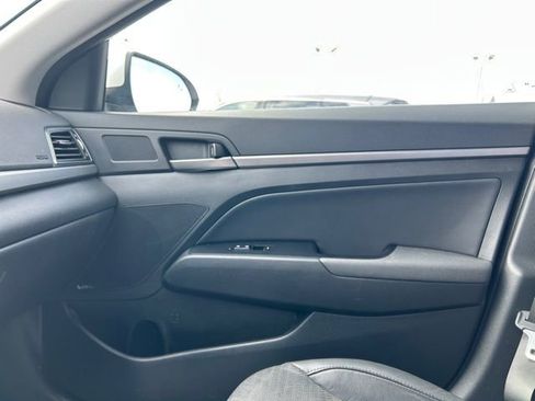 Used 2017 Hyundai Elantra Limited w/ Limited Tech Package 04 image 37