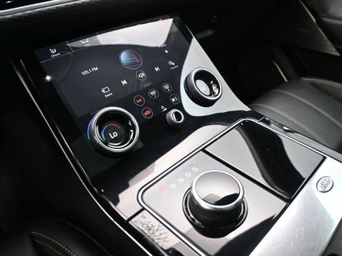Used 2019 Land Rover Range Rover Velar R-Dynamic SE AWD/4WD image 4
