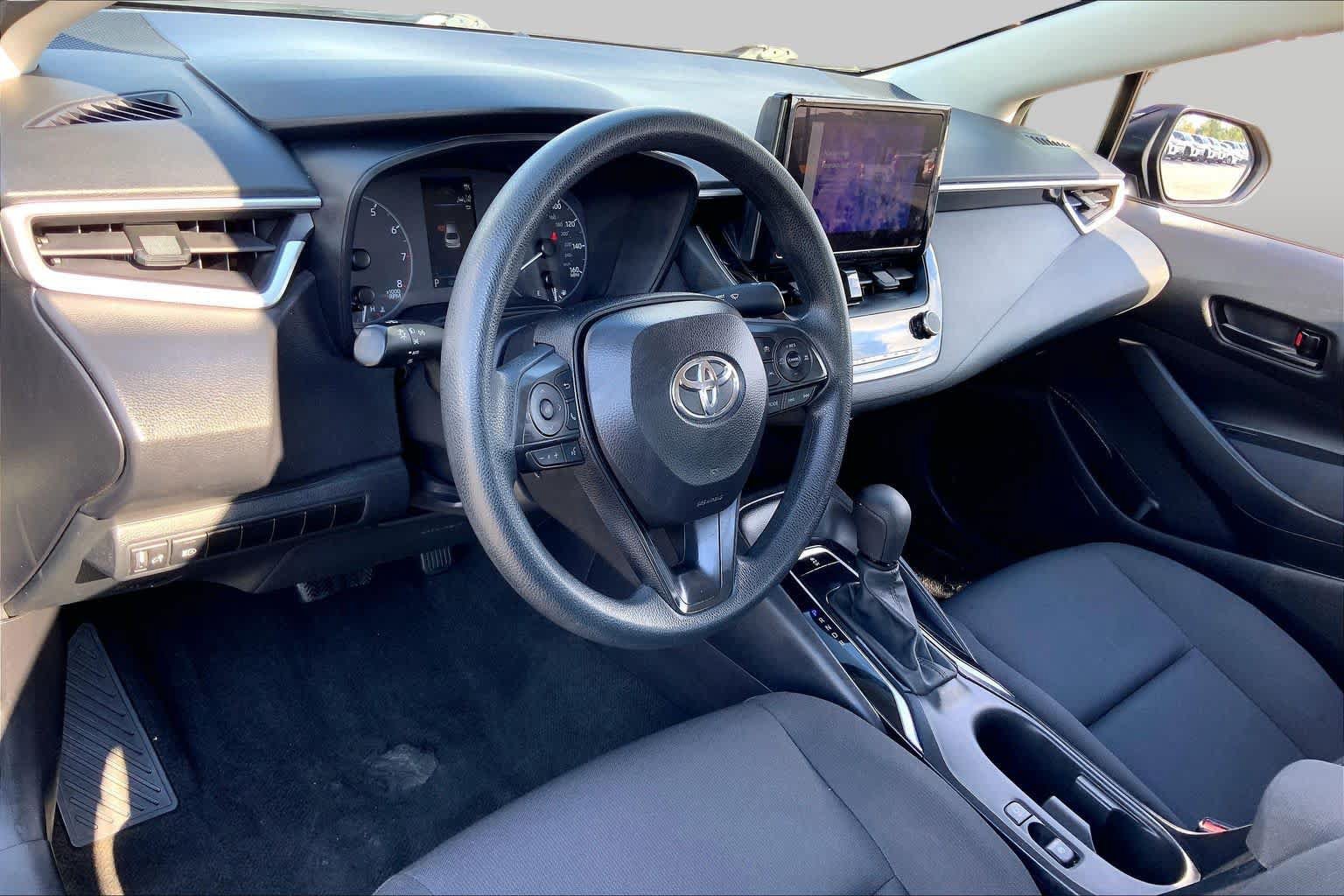 Used 2024 Toyota Corolla LE FWD image 17
