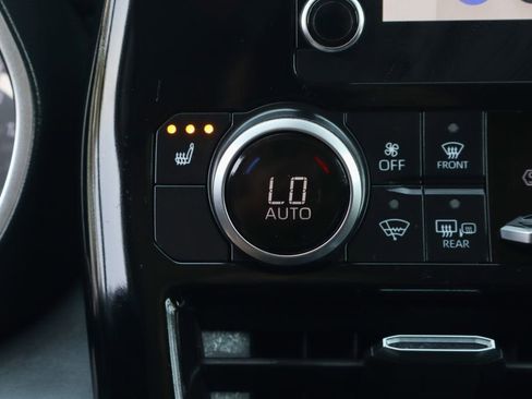 Used 2023 Toyota Highlander XLE image 33