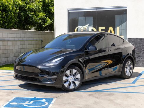 Used 2022 Tesla Model Y Long Range AWD/4WD image 7