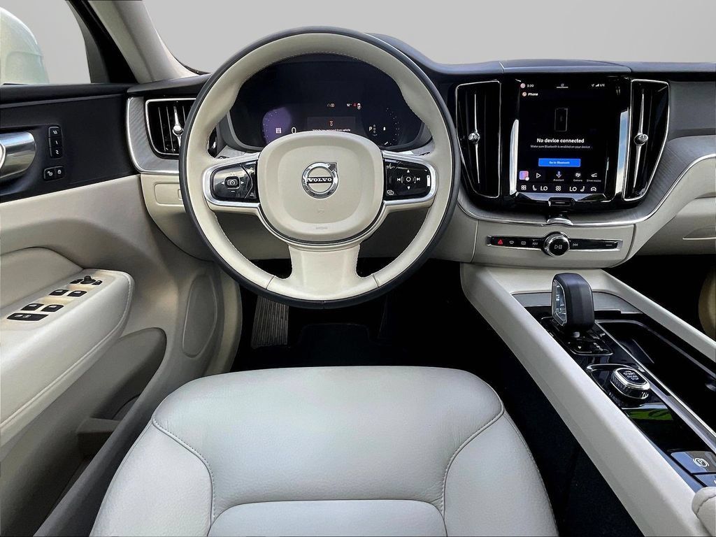 Used 2023 Volvo XC60 B5 Plus AWD/4WD image 10